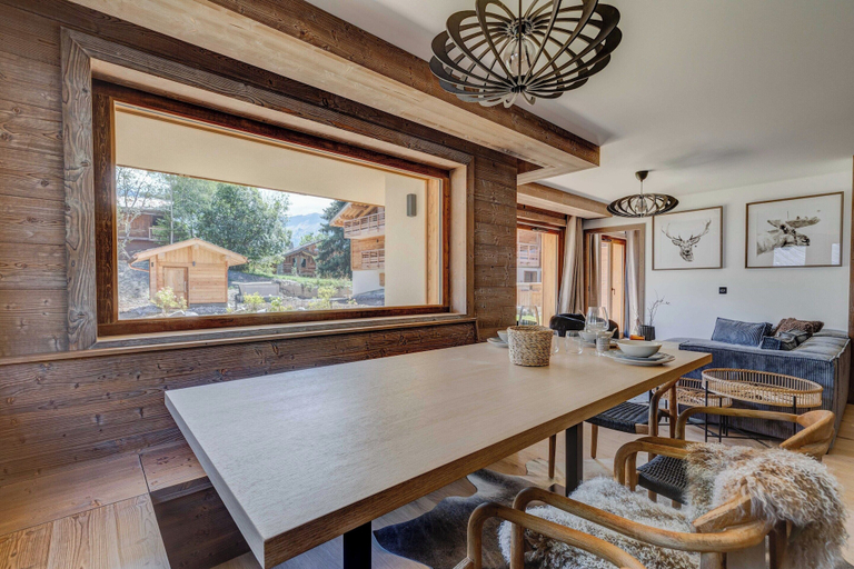 Dining 4, Ideal 3 Bedroom Apartment With 200m2 Garden, Haute-Savoie