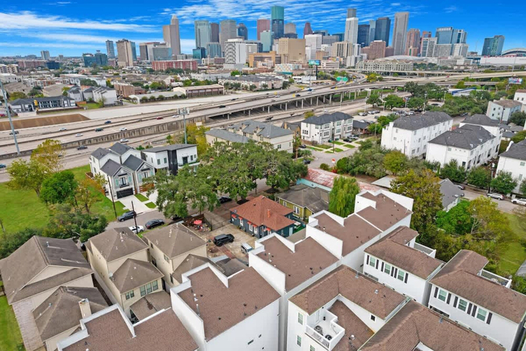 Exterior 4, Luxurious 3 Bed3 Bath Near Downtown Houston, Houston