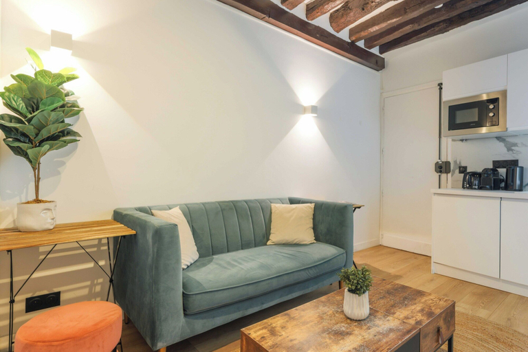 Living area, Peaceful Apartment - 2br/4p - Sorbonne, Paris