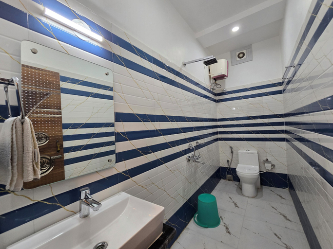 Bathroom 3, Elegant Beach Resort, Purba Medinipur