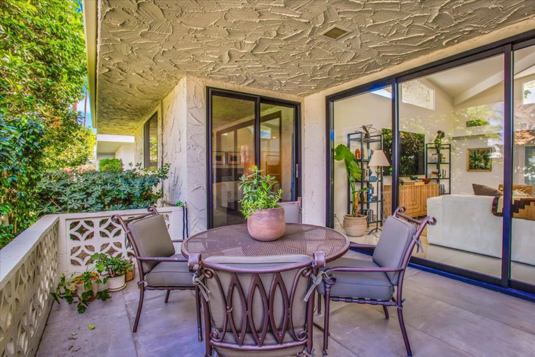 Room 2, Canyon Palm in Palm Springs, Riverside