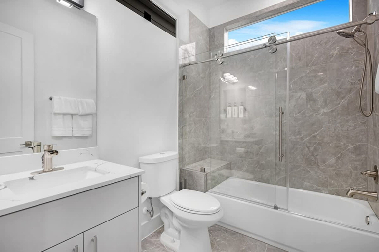 Room 5, Luxurious 3 Bed3 Bath Near Downtown Houston, Houston