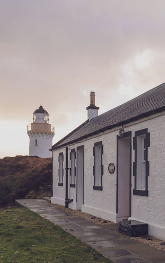 Exterior & Views 2, Eilean Sionnach Lighthouse Cottage, Highland