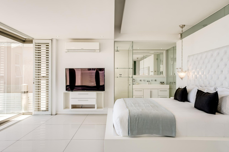 Room 3, Villa Bleu Blanc in Camps Bay With Pool and Views, City of Cape Town