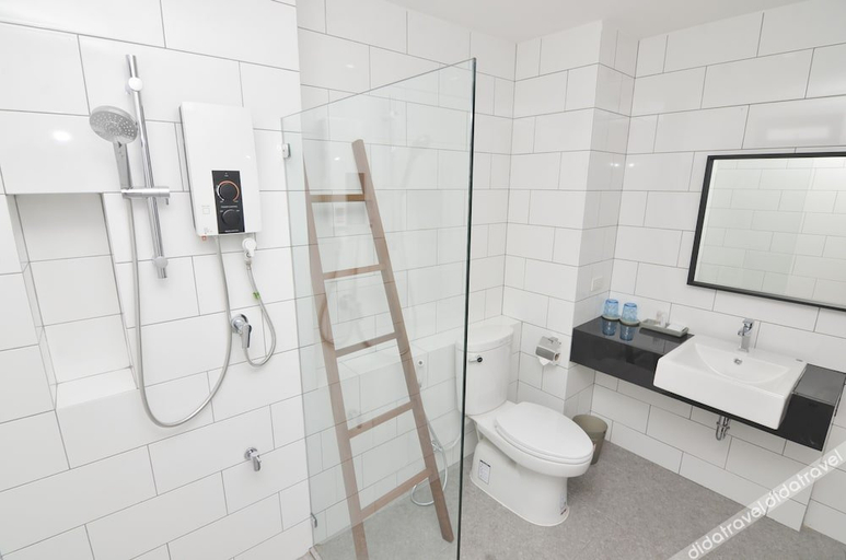 Bathroom 4, Boondara Boutique Hotel, Muang Nakhon Phanom