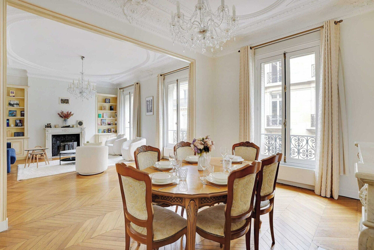 Dining 2, Splendid Spacious Apartment - Trocadero, Paris