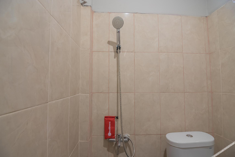 Bathroom 4, RedDoorz @ Kiaracondong, Bandung