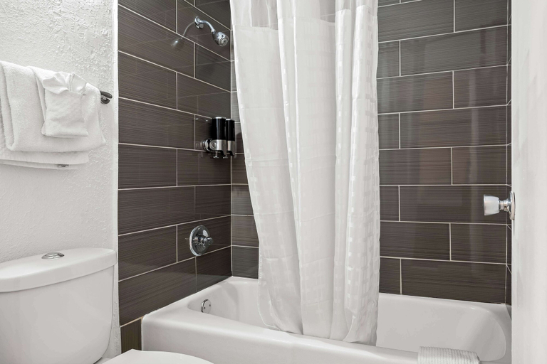 Bathroom 5, Americas Best Value Inn Danville, Vermilion