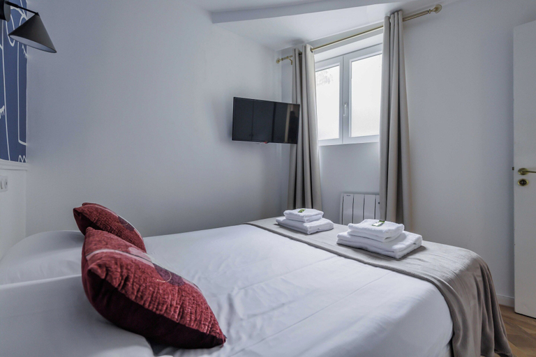 Bedroom 4, Chic, Comfortable Flat Near rue Montmartre, Paris