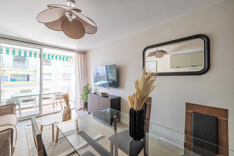 Dining, Sunny Getaway With Balcony and A/C in Antibes, Alpes-Maritimes
