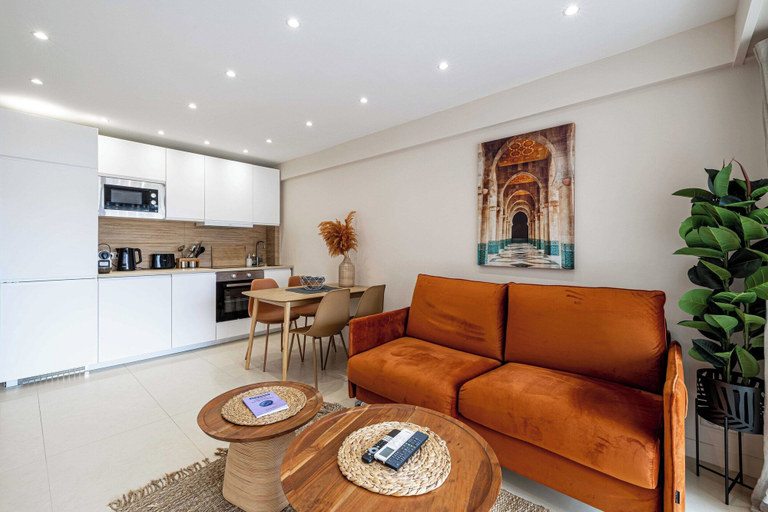 Living area 4, Renovated Flat 250m From the Beach - Town Centre - 2br/6p, Alpes-Maritimes