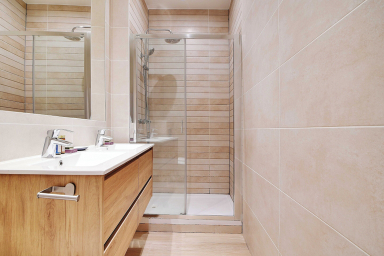 Bathroom 4, Welcoming Apartment - 2br/8p - Marche D'aligre, Paris