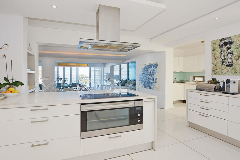Room 2, Villa Bleu Blanc in Camps Bay With Pool and Views, City of Cape Town