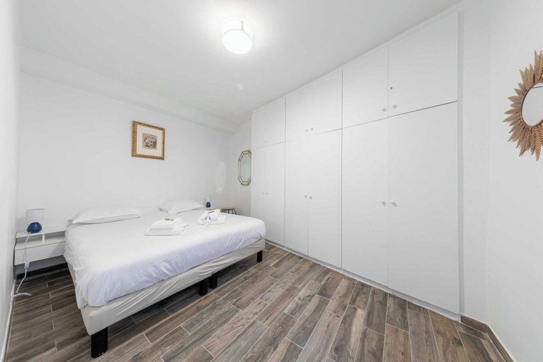 Room 5, Urban Refuge in the Heart of the Marsh 1bdr / 3P, Paris