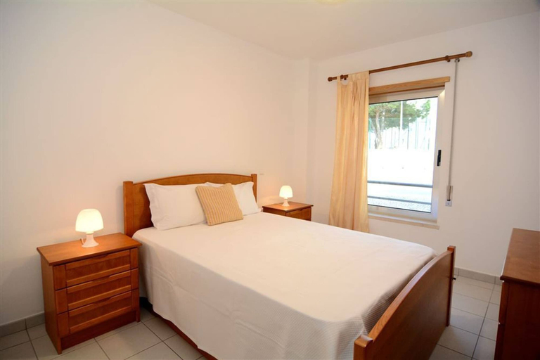 Room 2, 36, Portimão