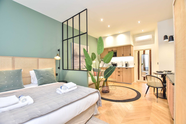 Bedroom 4, Cosy Apartment - 1br/3p - Rue du Bac, Paris