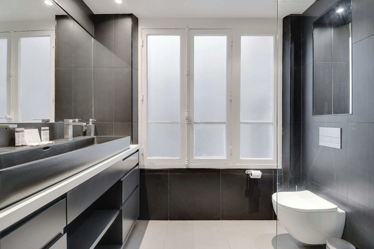 Bathroom 2, Chic Apartment - 1br/4p - Strasbourg-saint-denis, Paris
