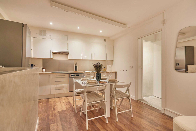 Others 5, Classy Apartment - Eiffel Tower, Paris