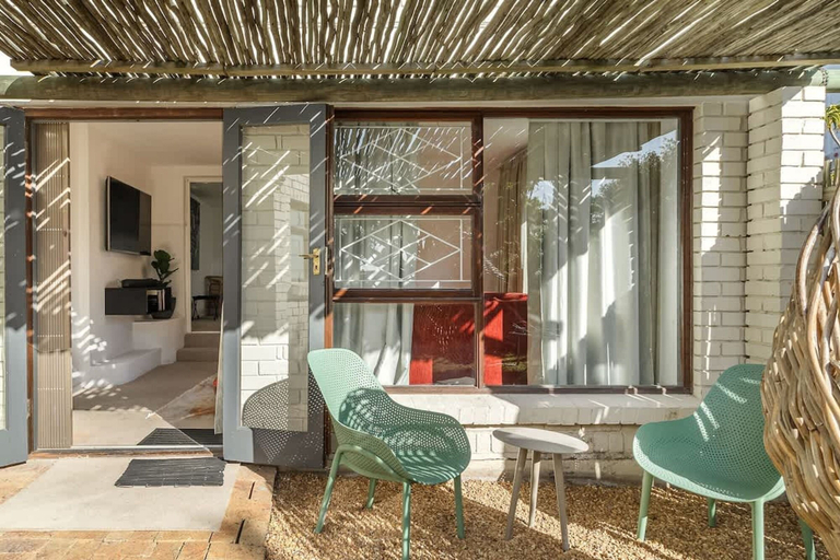 Room 3, Charming Garden Cottage-campsbay, City of Cape Town