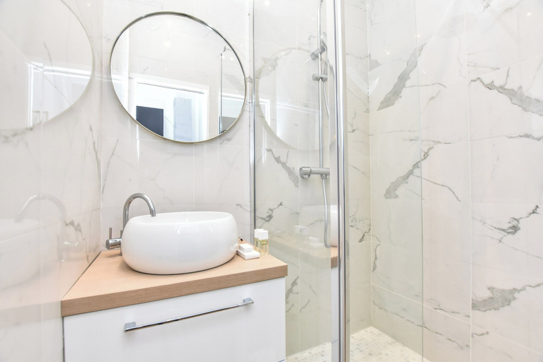 Bathroom 2, Cosy Apartment With 2 Bedrooms, Paris