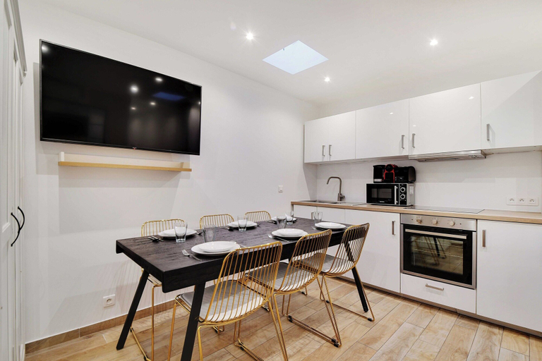 Private kitchen 2, Charming Apartment - 2br/6p - Menilmontant, Paris