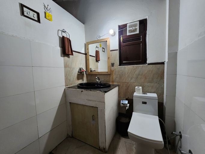 Bathroom, Pine Valley Resort - PVR Kasauli, Solan