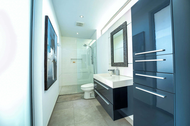 Bathroom 3, Seaside Family Vacation Villa, Hotel Amenities v2