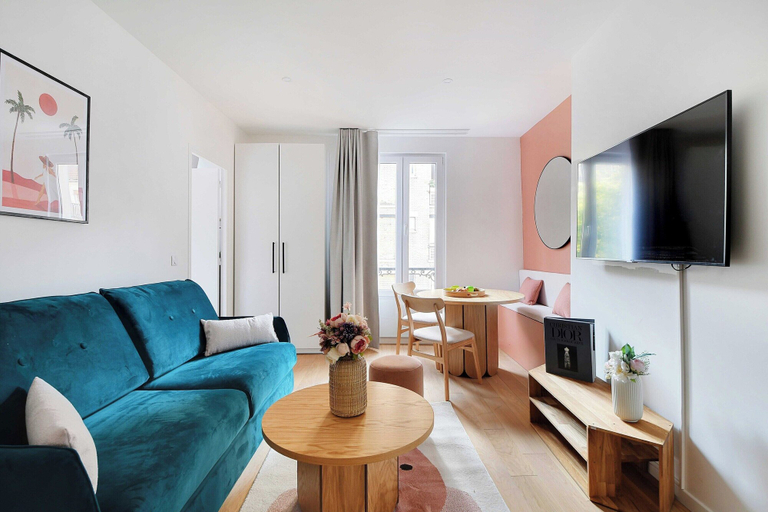 Living area 2, Peaceful Apartment - 1br/4p - Sacre Coeur, Paris