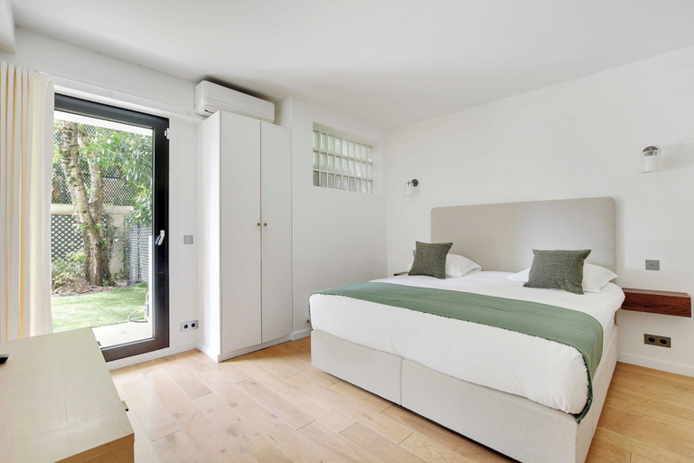 Bedroom 5, Passy / Eiffel Tower - Amazing 2BR With Garden, Paris