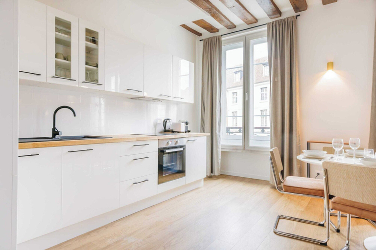 Private kitchen 4, Chic Apartment - 2br/6p - Jardin du Luxembourg, Paris