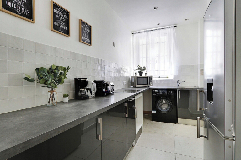 Private kitchen, Classy Appartment - Arc de Triomphe, Paris