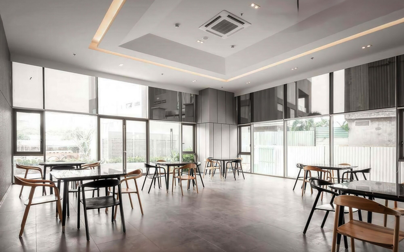 Food & Drinks, The Sky 89 Panorama D7, District 7