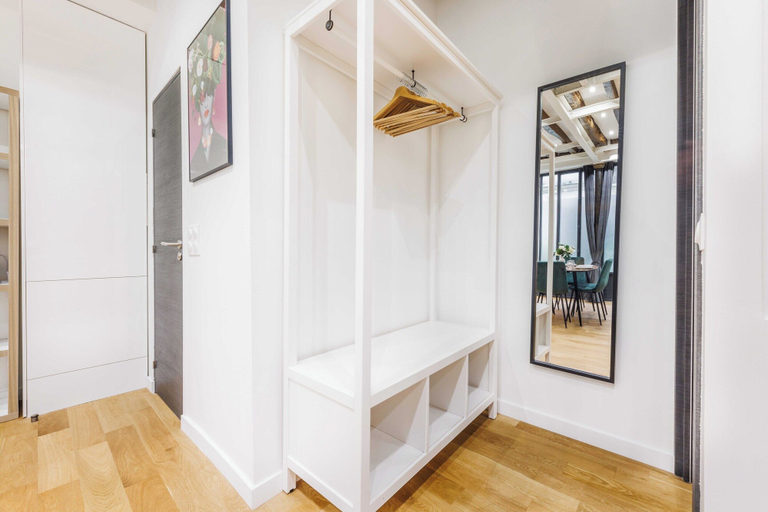 Interior, Spacious Apartment - 2br/6p - Porte-saint-martin, Paris