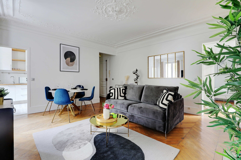 Living area 4, Magnificent Apartment - 1br/4p - Batignolles, Paris
