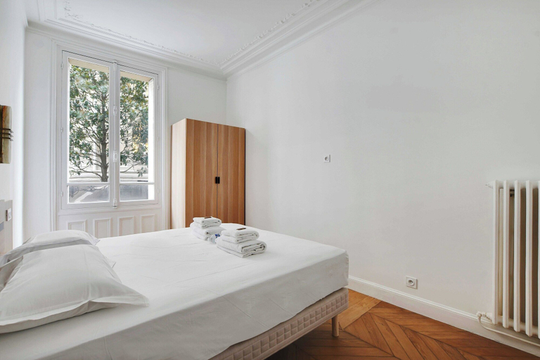 Room 2, Elegant in Neuilly-sur-seine: A Charming Retreat, Hauts-de-Seine