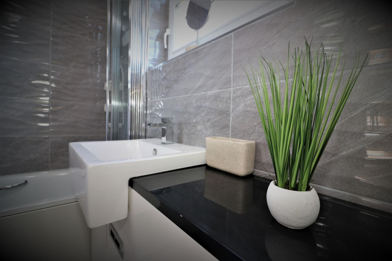 Bathroom 3, Dumbreck House - Glasgow, Glasgow