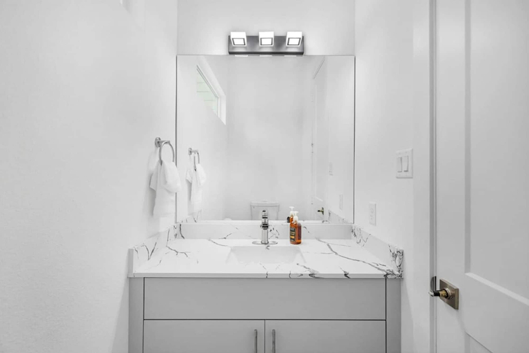 Bathroom 3, Luxurious 3 Bed3 Bath Near Downtown Houston, Houston