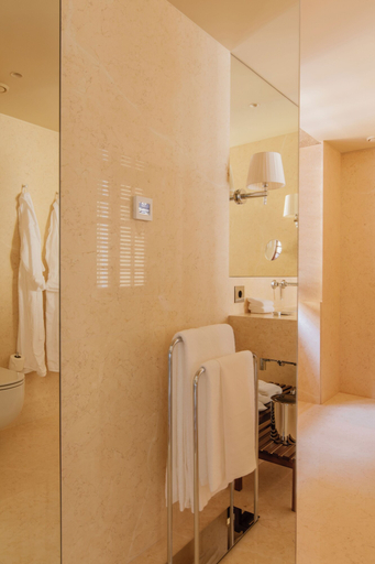 Bathroom 4, Palacete Severo, Porto