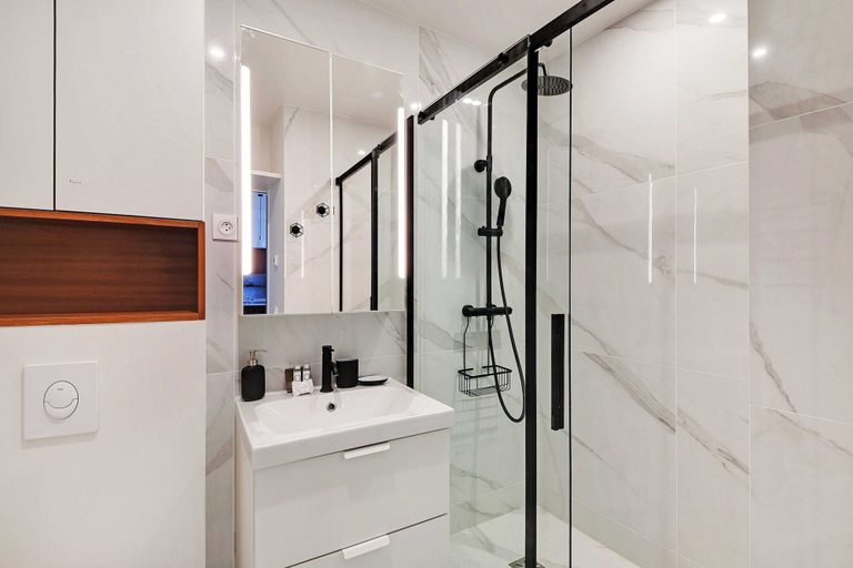 Bathroom 2, Magnificent Apartment -2BR6P- École Militaire, Paris