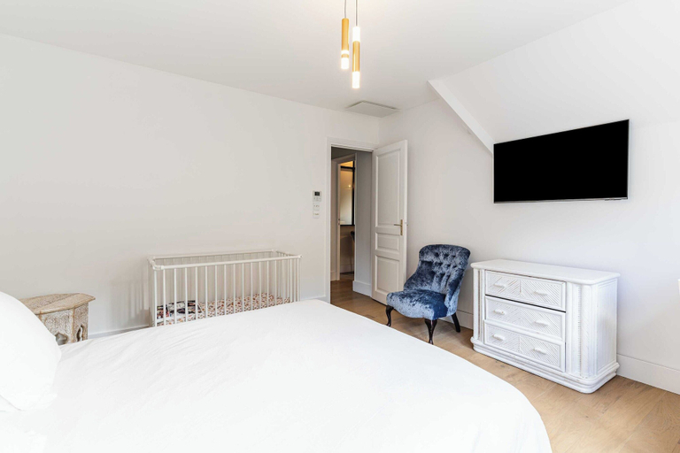 Room 2, Haven of Peace With Heated Pool and Garden, Calvados