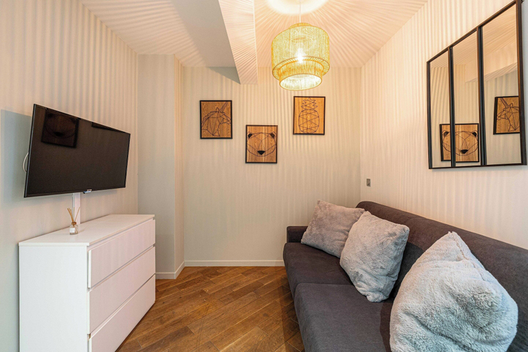Living area 3, Sublime Renovated Studio - Cannes Meynadier, Alpes-Maritimes