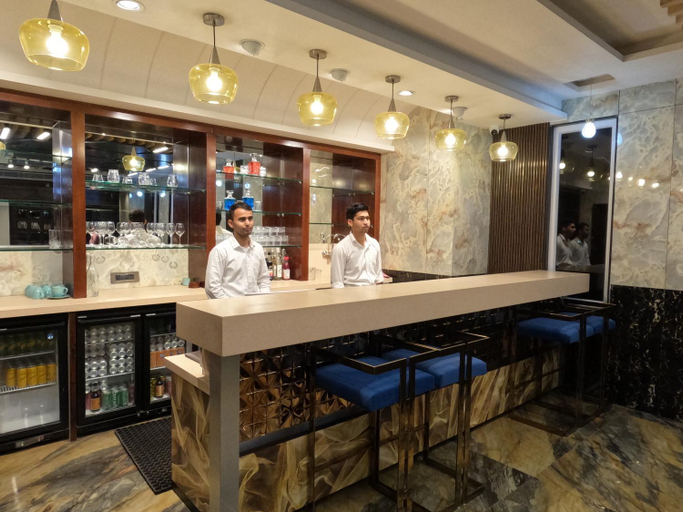 Food & Drinks 5, A R Plaza , Chandigarh