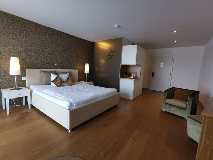 Bedroom 3, Hotel AVA, Sursee