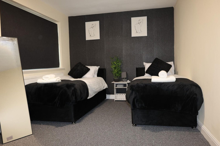 Room 2, Nottingham 5-br, Sleeps 11 w/ Garden & Parking, Nottingham