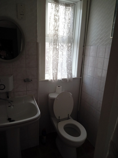 Bathroom 3, Seaside Escape at Withnell Road, Blackpool