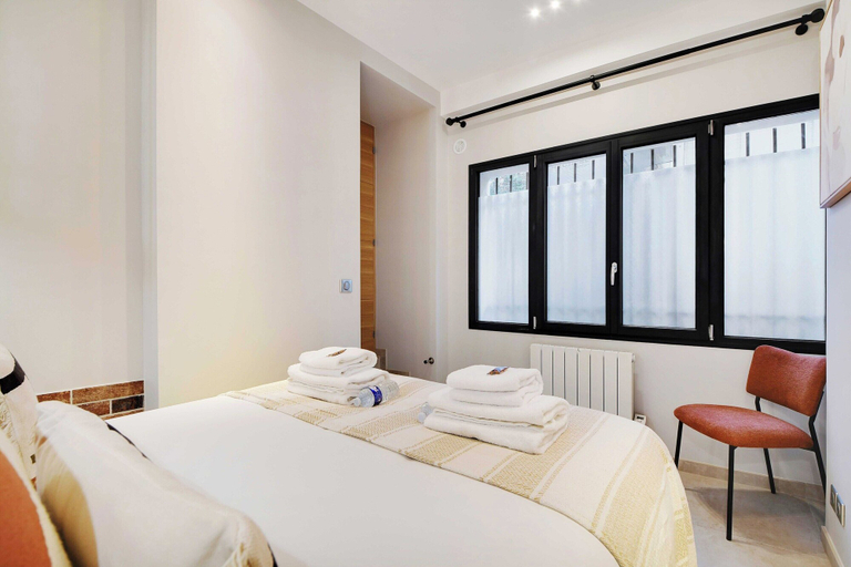 Room 5, Charming Apartment - 2br/7p - Sacre-coeur / Ramey I, Paris