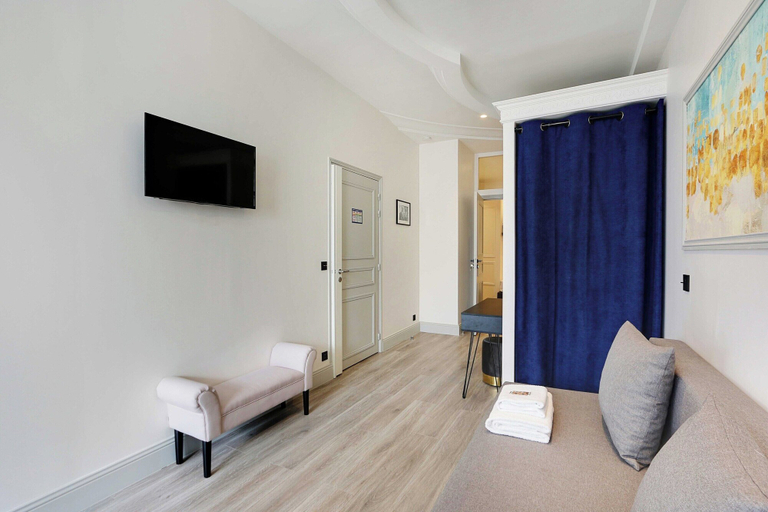 Living area 5, Modern Apartment - 1br/2p - Roquette, Paris