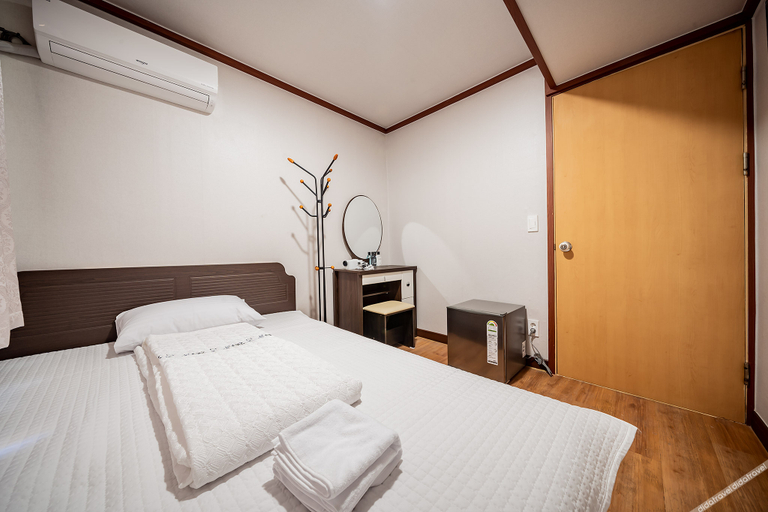 Bedroom 2, Jeju Olympia, Jeju