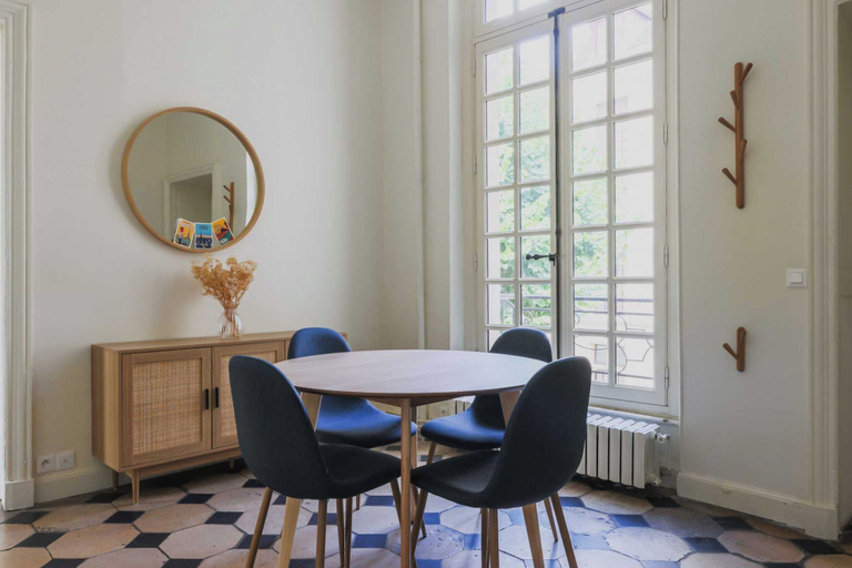 Dining 3, Apartment in Notre-dame Cathedral, Paris