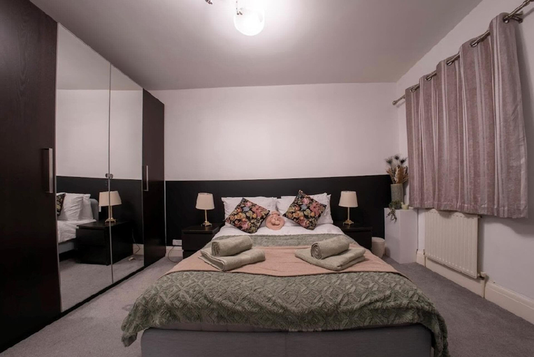 Room 4, Apartment-sleeps4-parking-balcony, London